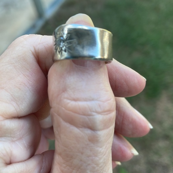 Lisa Leonard - Picture 7 of 8